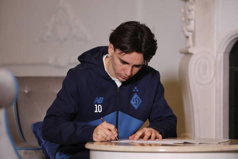 Фото для новини:Шапаренко залишається з Динамо, підписавши контракт до 2030 року