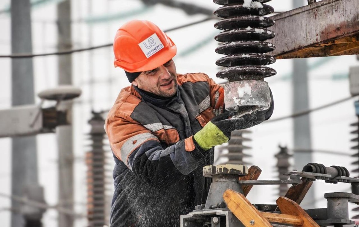 Фото для новини:Шмигаль: В ремонтних бригадах 15 тис. енергетиків