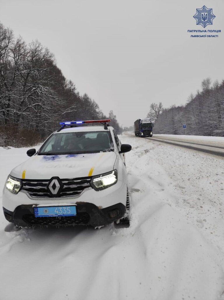 Новини України - Сильний снігопад ускладнив на трасі Київ-Чоп