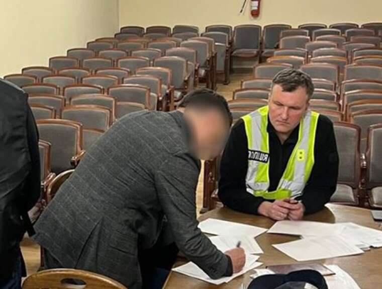 Фото для новини:Схема поновлення львівський митник Дунас через суд повернувся на посаду, змінивши підрозділ