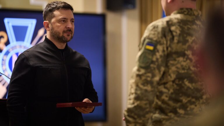 Фото для новини:Володимир Зеленський привітав службовців Зовнішньої розвідки з професійним днем