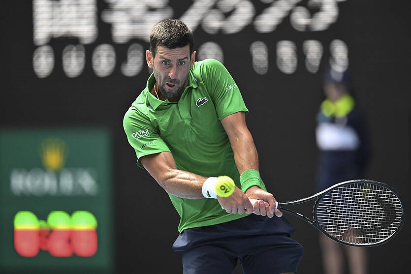 Фото для новини:Технічні перемоги вивели Джоковича до півфіналу Australian Open