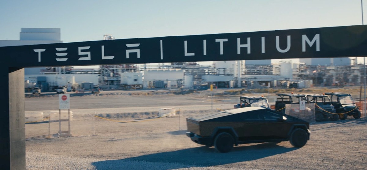 Фото для новини:Tesla запустила перший у США завод із переробки літієвої руди