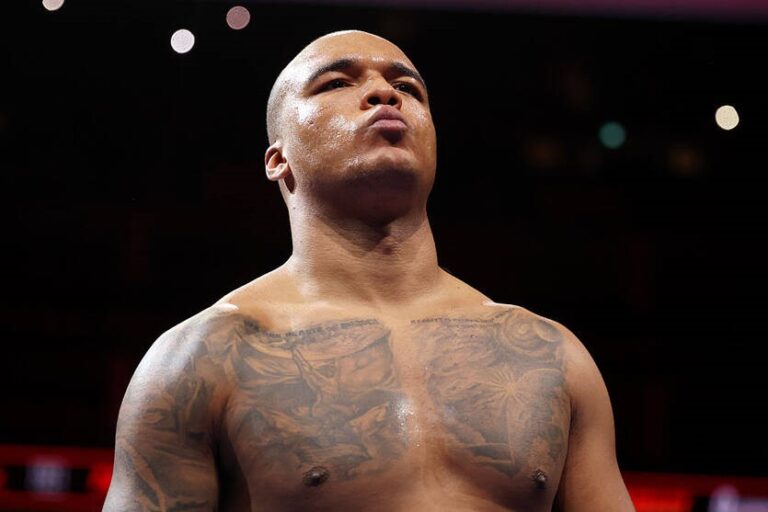 Фото для новини:Тренер дав оцінку можливому бою Вордлі та Усика