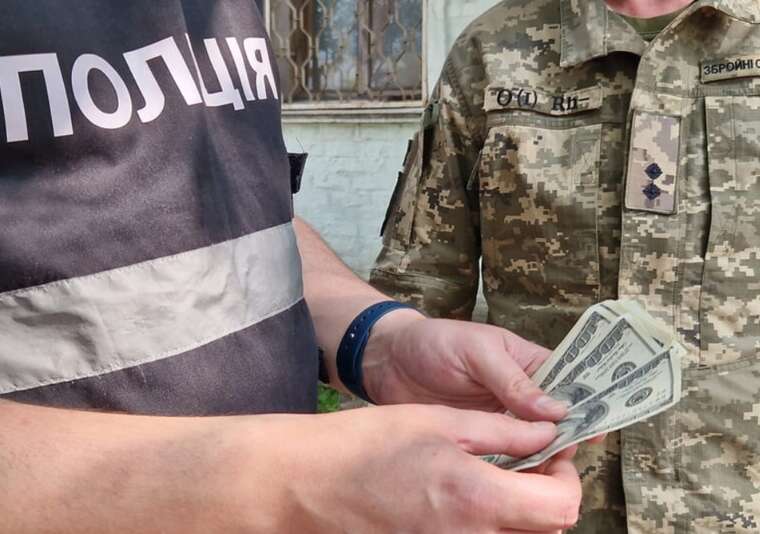 Фото для новини:Ціна обмеженої придатності на Чернігівщині офіцер ТЦК попався на хабарі у 2,5 тисячі доларів