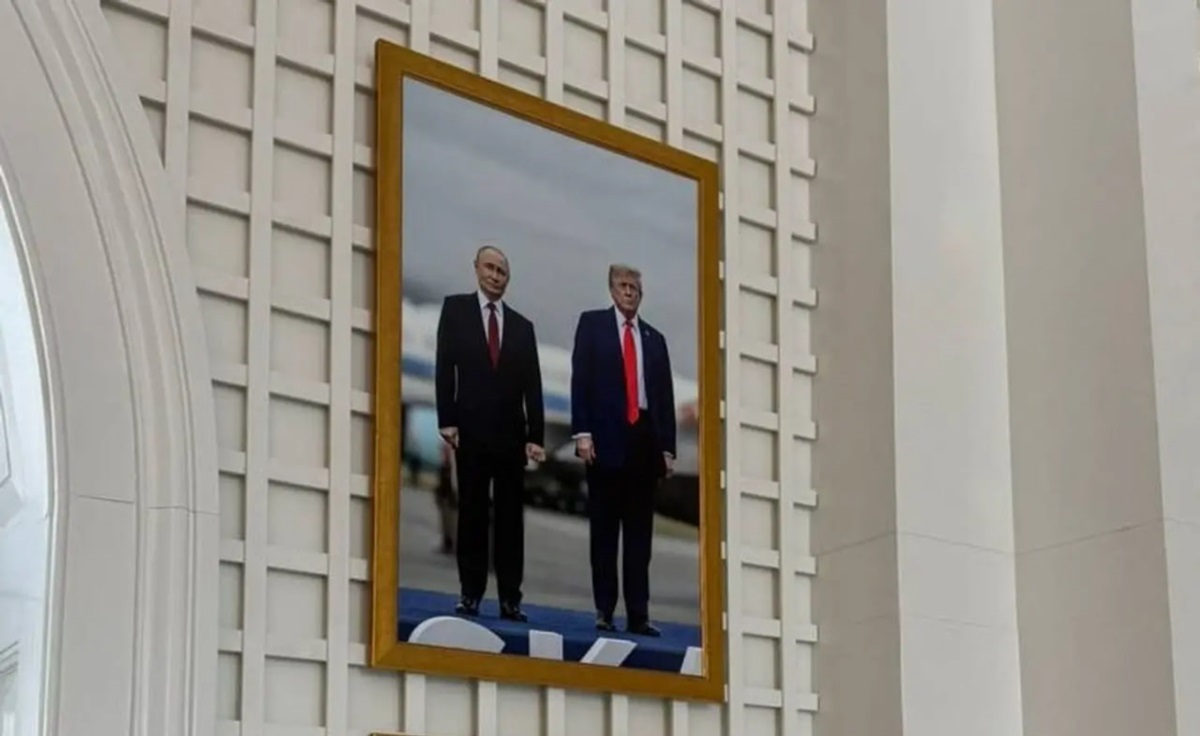 Фото для новини:У Білому домі повісили фото Трампа з Путіним