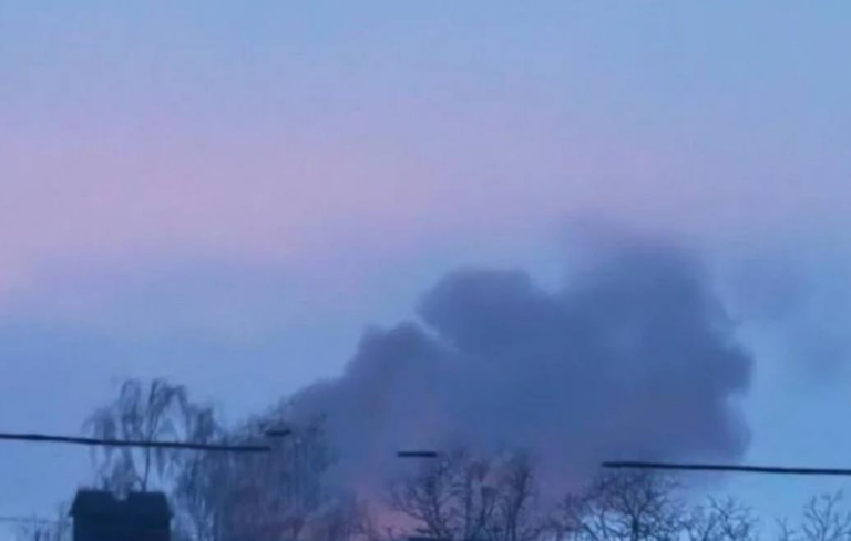 Фото для новини:У Бродах на Львівщині після атаки РФ досі спостерігається задимленість