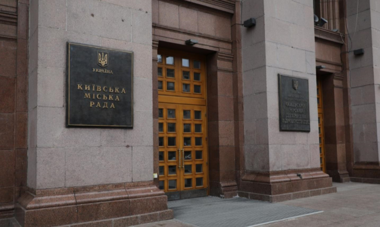 Фото для новини:У будівлі КМДА проводять обшуки