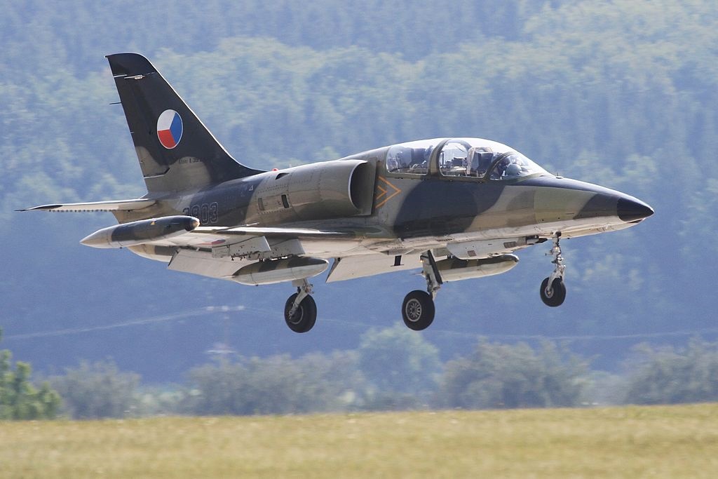 Фото для новини:У Чехії помстилися генералу за бажання передати Україні винищувачі