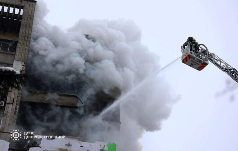 Фото для новини:У Дніпрі 14 постраждалих через атаку "шахеда"