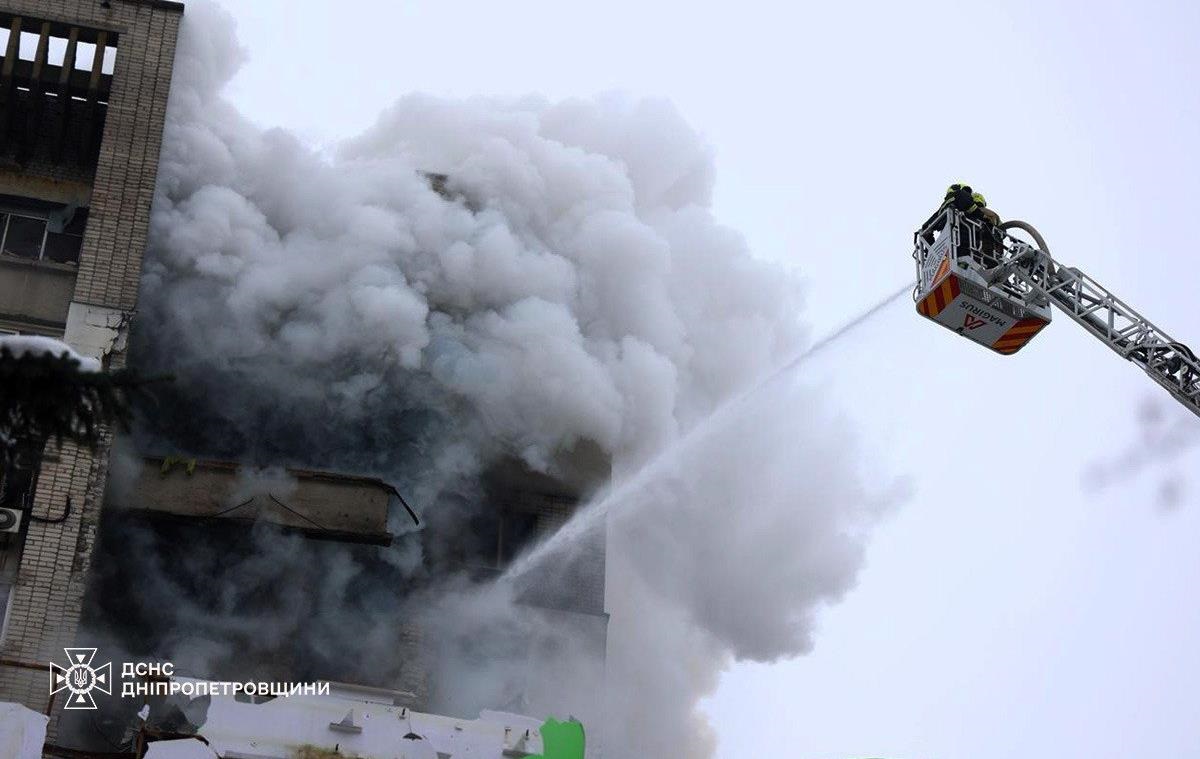 Фото для новини:У Дніпрі 14 постраждалих через атаку "шахеда"