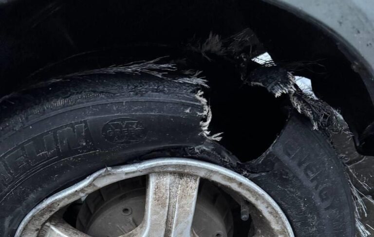 Фото для новини:У Херсоні на міні підірвався автомобіль з родиною