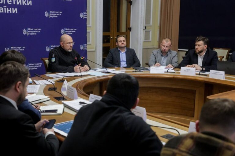 Фото для новини:У Києві без світла залишається 710 тисяч абонентів