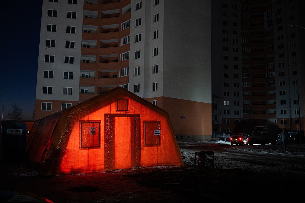 Фото для новини:У Києві без тепла залишаються 1200 багатоповерхівок