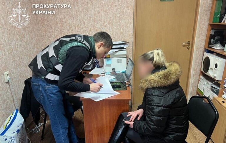 Фото для новини:У Києві матір змушувала 9-річного сина голим спати у туалеті