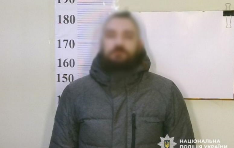 Фото для новини:У Києві пасажир порізав ножем обличчя водію трамвая