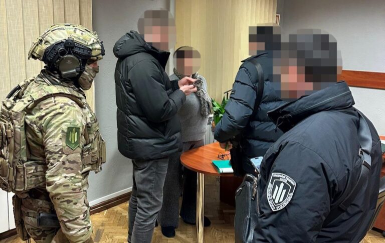 Фото для новини:У Києві посадовці РДА продавали ухилянтам фіктивне опікунство