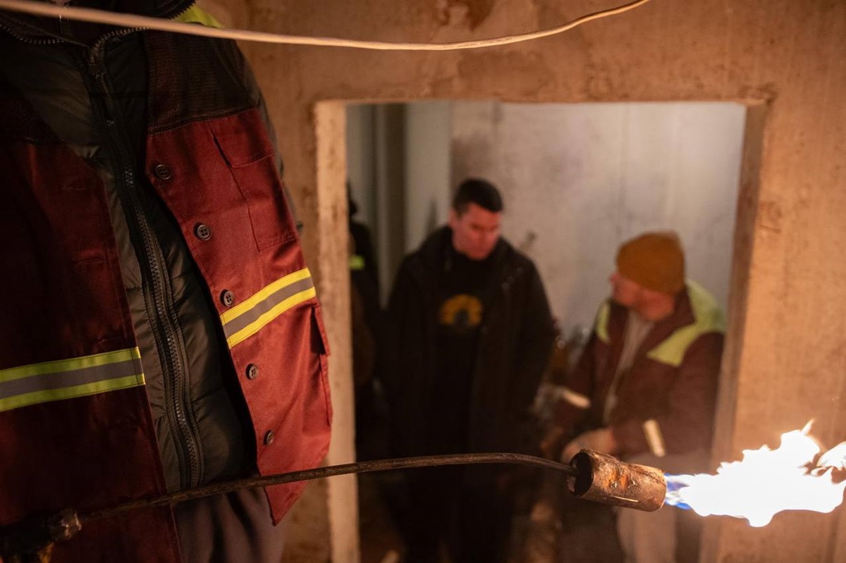 Фото для новини:У Києві тривають роботи з повернення тепла до понад 100 будинків - Кулеба