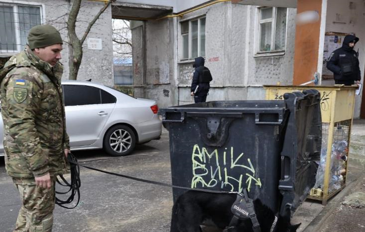 Фото для новини:У Миколаєві знайшли новонароджену дитину в смітнику