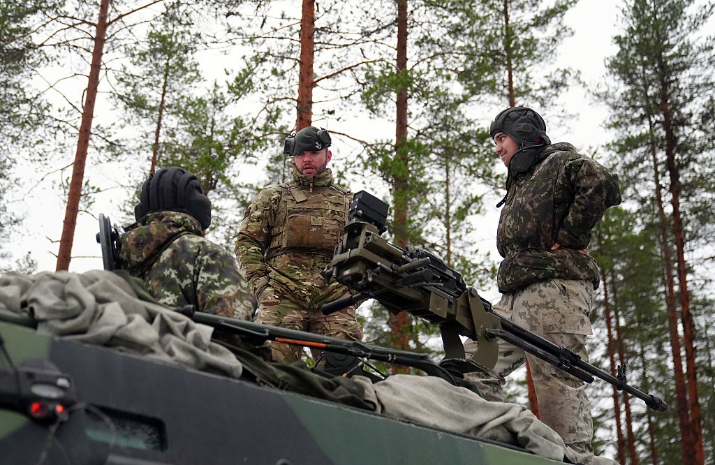 Фото для новини:У НАТО зведуть автоматизовану зону оборони від вторгнення Росії
