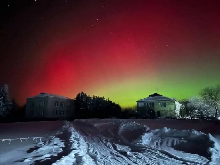 Фото для новини:У небі над Україною помітили яскраве полярне сяйво