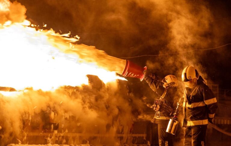 Фото для новини:У центрі Києва на Хрещатику спалахнула пожежа