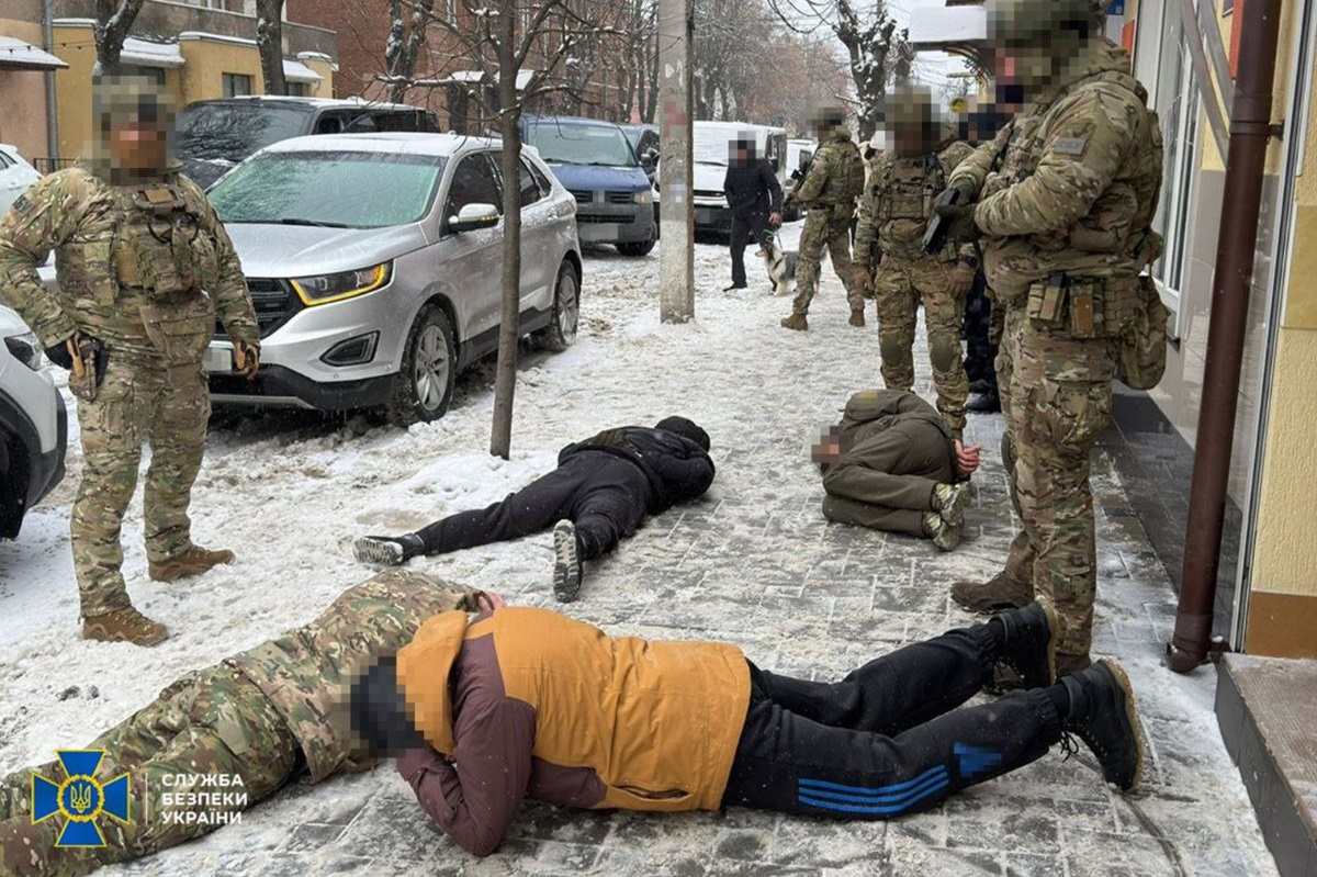 Фото для новини:У Вінниці фейковий &ldquo;добробат&rdquo; продавав ухилянтам &ldquo;захист&rdquo; від ТЦК