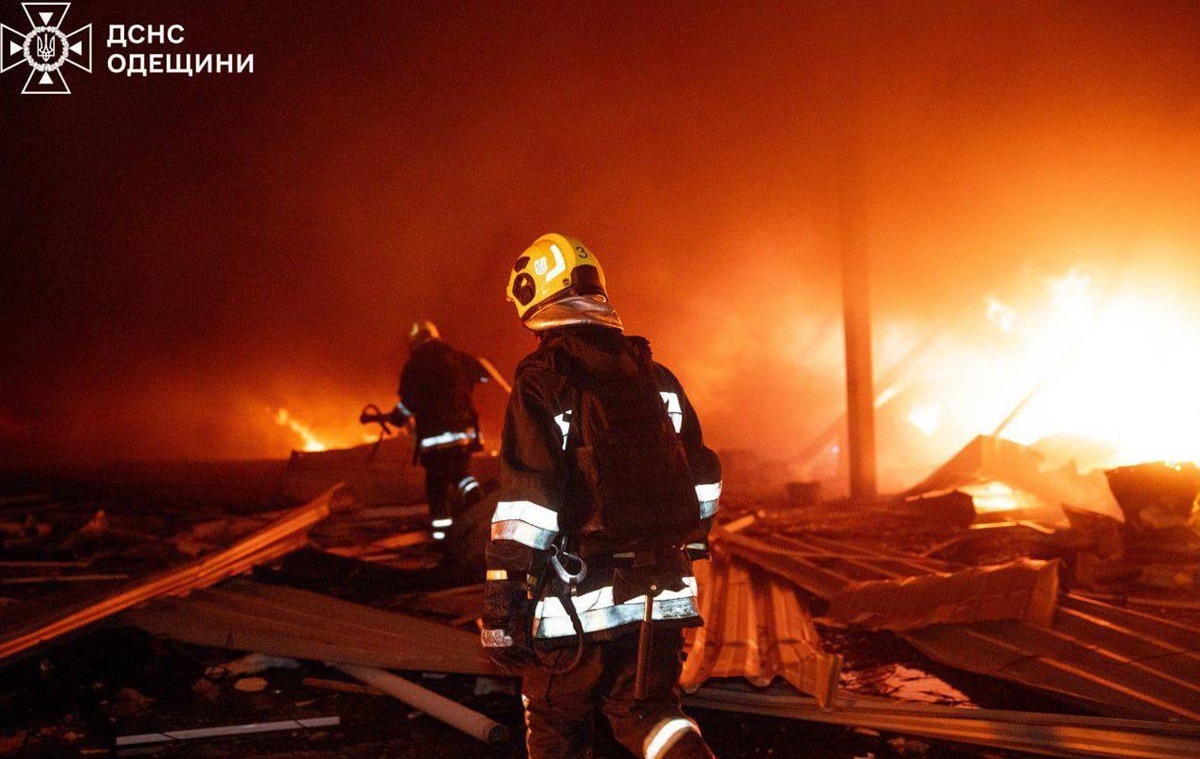 Фото для новини:Удар дронів по Одесі: з'явилися фото наслідків