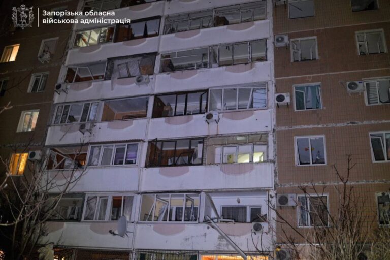 Фото для новини:Удар по Запоріжжю: з&rsquo;явилися кадри з наслідками