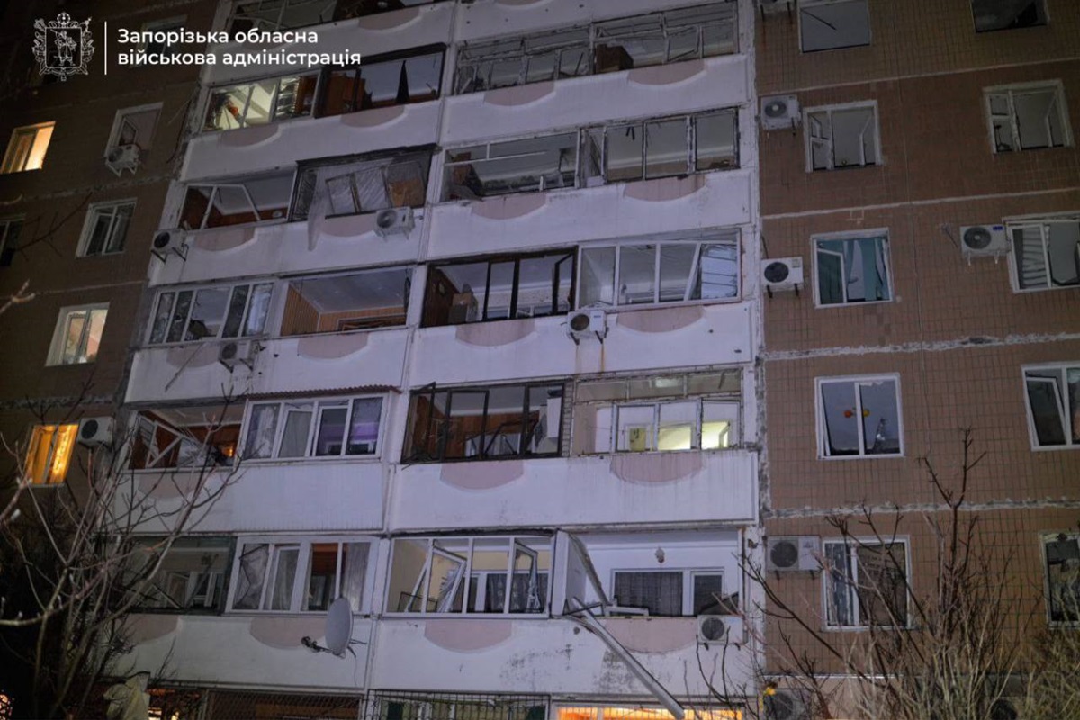 Фото для новини:Удар по Запоріжжю: з&rsquo;явилися кадри з наслідками
