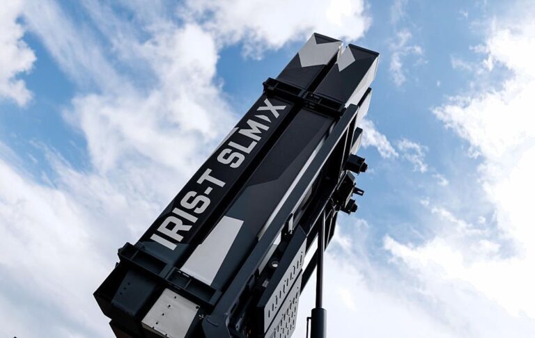 Фото для новини:Україна замовила 18 систем ППО IRIS-T