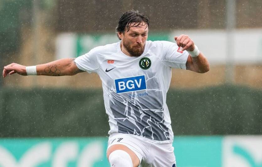 Фото для новини:Усик-футболіст: український боксер коментує участь у футбольному матчі