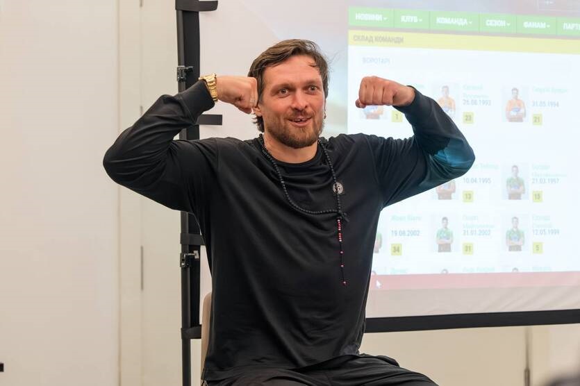 Фото для новини:Усик поділився чемпіонським досвідом із Поліссям