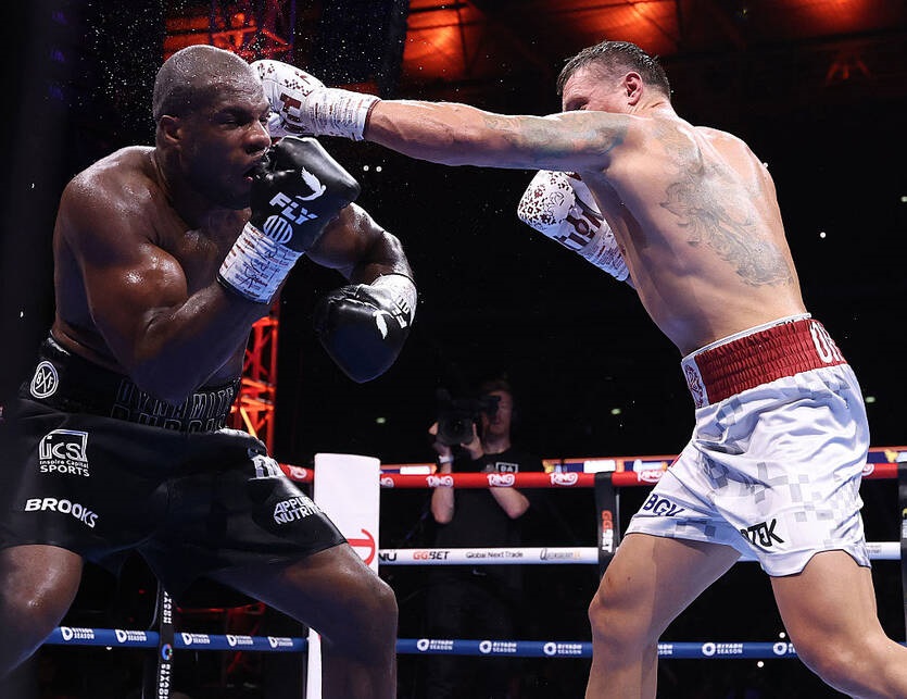 Фото для новини:Усик увійшов до числа претендентів на Нокаут року за версією The Ring