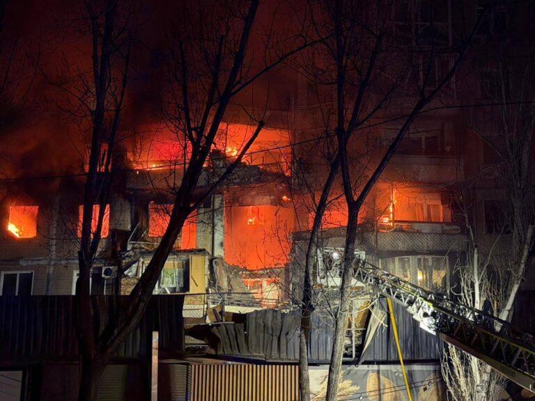 Фото для новини:В Одесі зросло число постраждалих, під завалами можуть бути люди