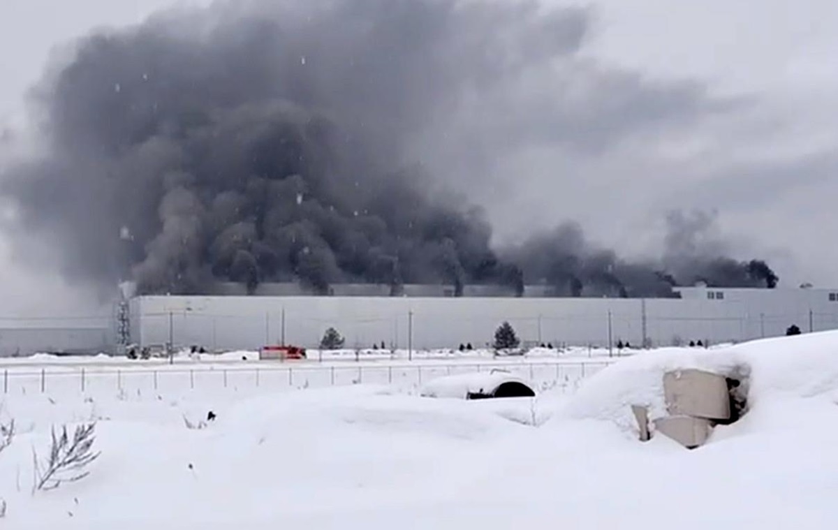 Фото для новини:В російській Калузі спалахнув колишній автозавод Volkswagen