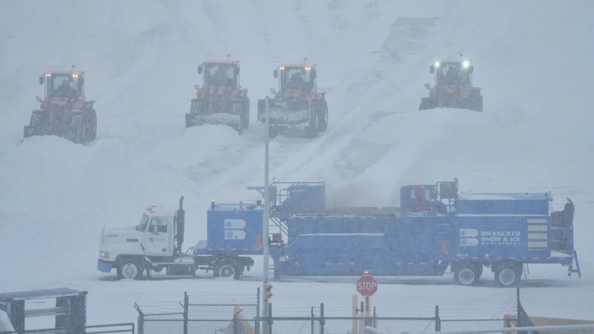 Фото для новини:В США фіксують рекордні снігопади: мільйон будинків без світла