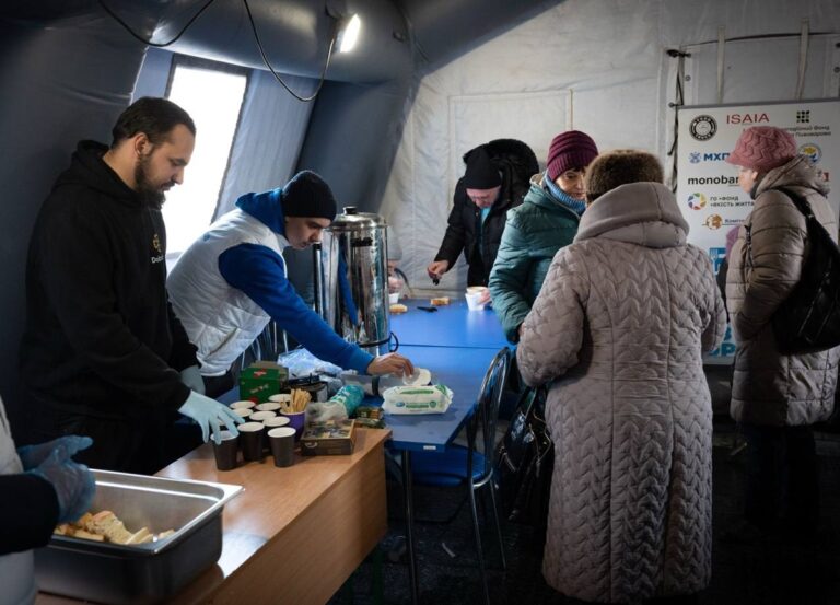 Фото для новини:В Україні розгорнуть мобільні кухні та пункти зі спальними місцями