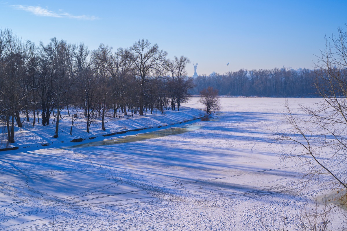 Фото для новини:В Україну насуваються морози до -30: оголошено червоний рівень небезпеки