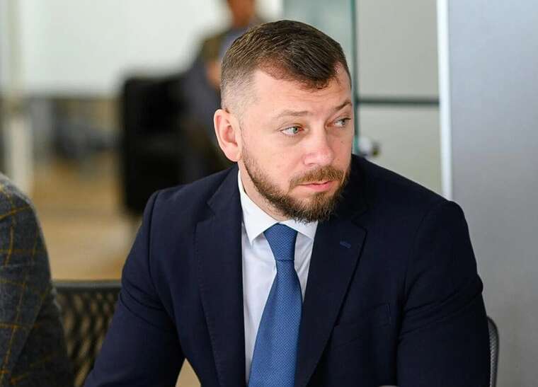 Фото для новини:Від 1000 до 5000 доларів за голос голова САП розкрив актуальні тарифи на зарплати в конвертах для нардепів