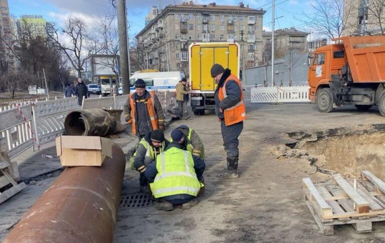 Фото для новини:Вигрібні ями у дворах: Київводоканал зробив заяву