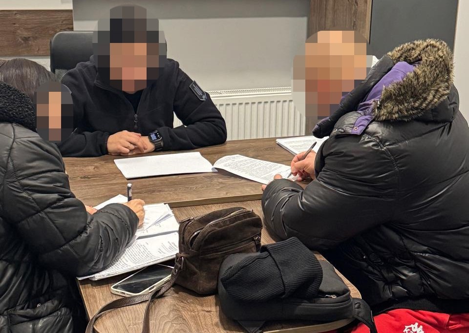 Фото для новини:Викрито правоохоронця, який виманював гроші у пенсіонерів