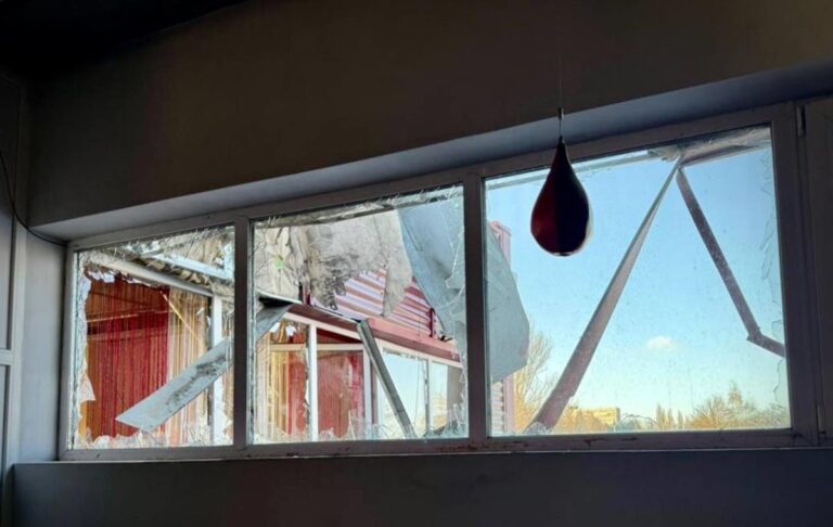 Фото для новини:Війська Росії вдарили по торгівельному центру в Сумах