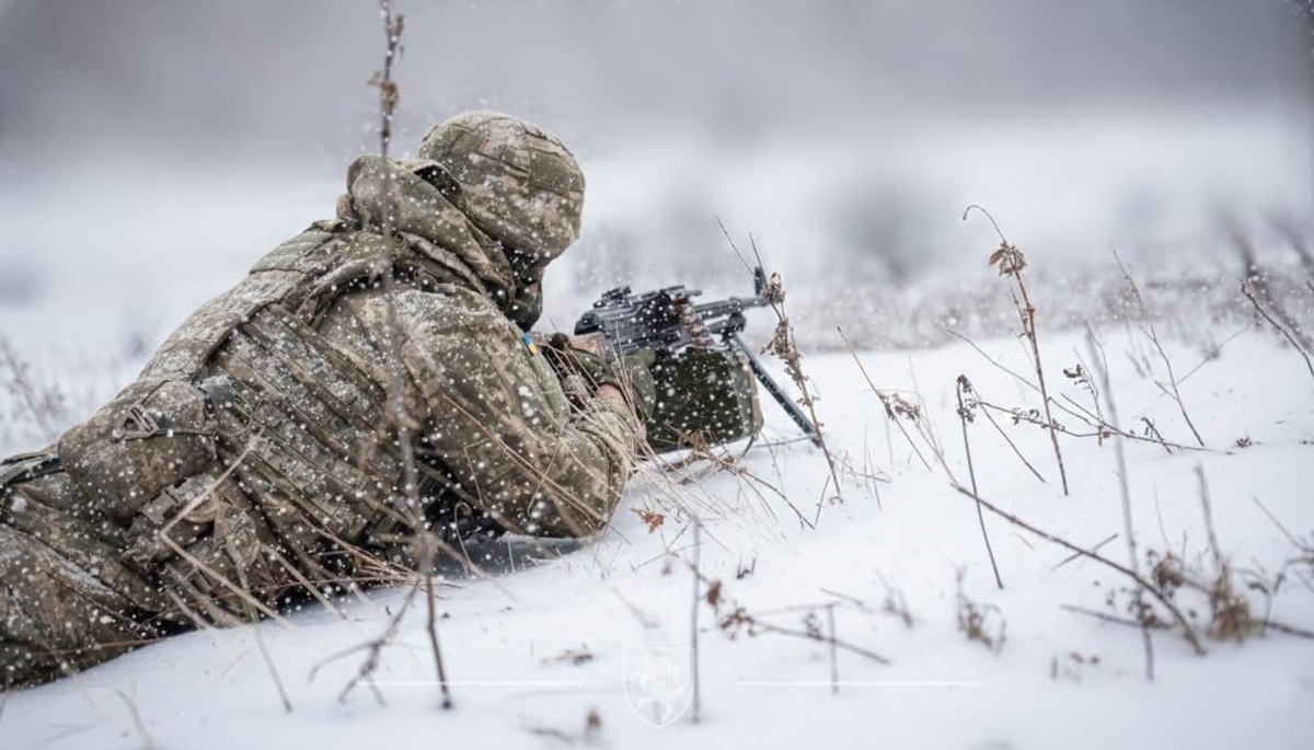 Фото для новини:Ворог штурмує кордон на Харківщині - Трєгубов