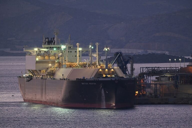 Фото для новини:Європа шукає заміну американського СПГ через погрози Гренландії - ЗМІ