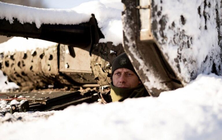 Фото для новини:Запеклі бої на трьох напрямках - Генштаб