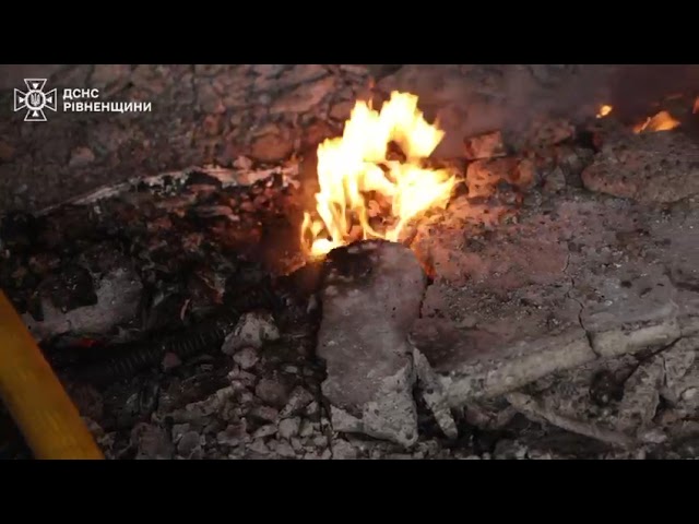Фото для новини:На Рівненщині рятувальники ліквідували пожежу, спричинену ударом рф по об’єкту інфрастуктури