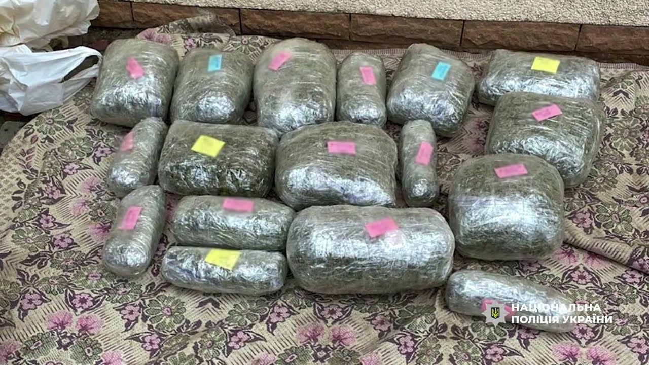 Фото для новини:Промислові обсяги і сучасні технології: на Черкащині Нацполіція припинила діяльність наркозбувачів