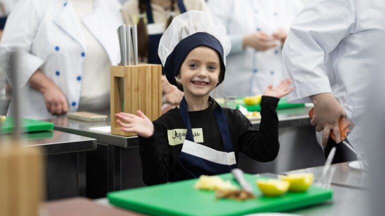 Фото для новини:Олена Зеленська ознайомилася з тим, як на Хмельниччині розвивають культуру здорового харчування