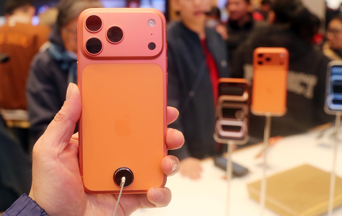 Фото для новини:Apple почала блокувати акаунти росіян - ЗМІ